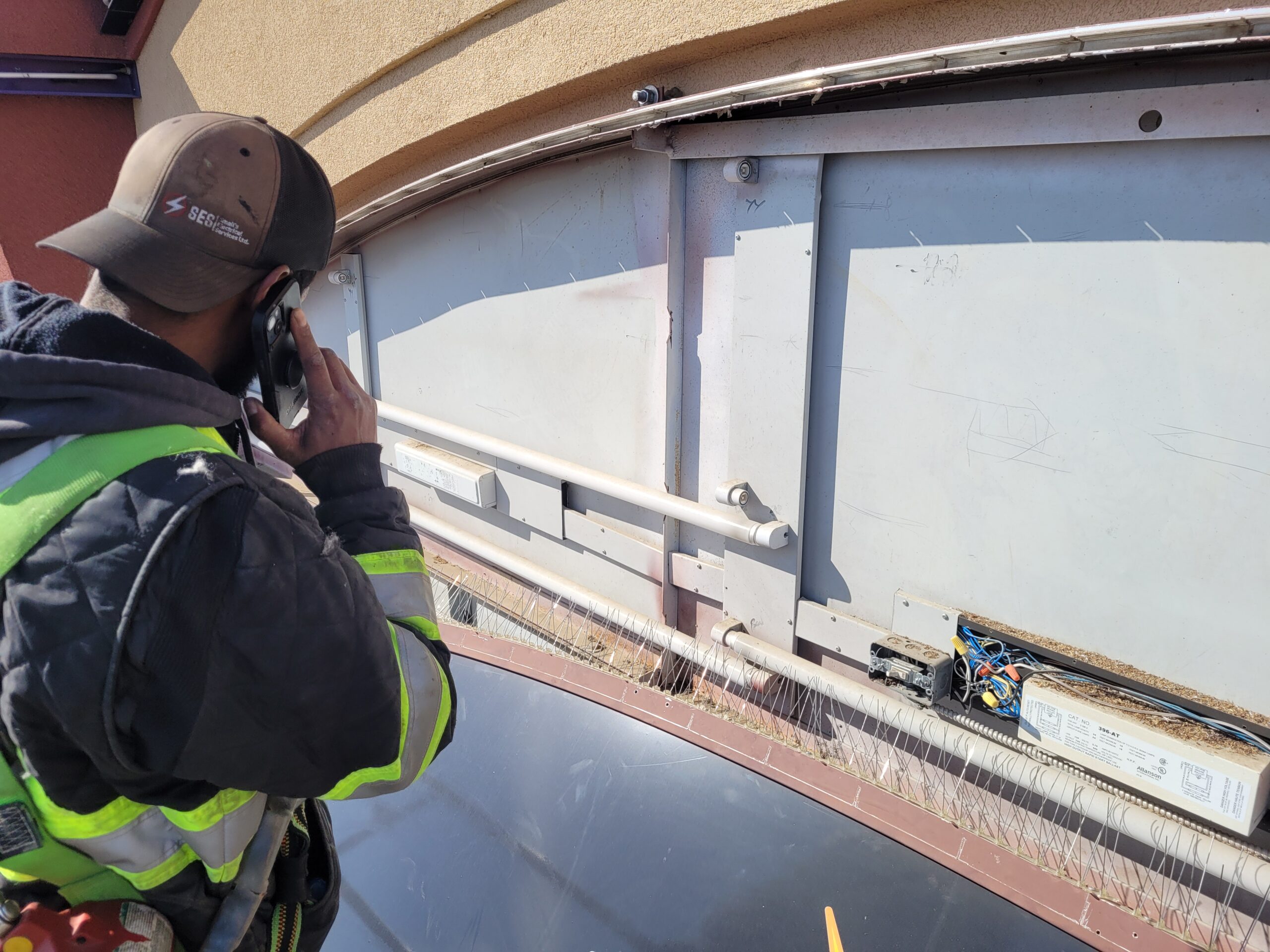 Commercial sign lighting repair and upgrade